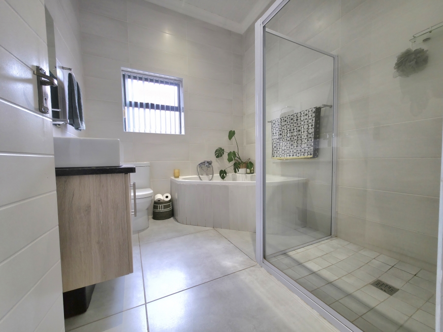 3 Bedroom Property for Sale in Outeniquasbosch Western Cape